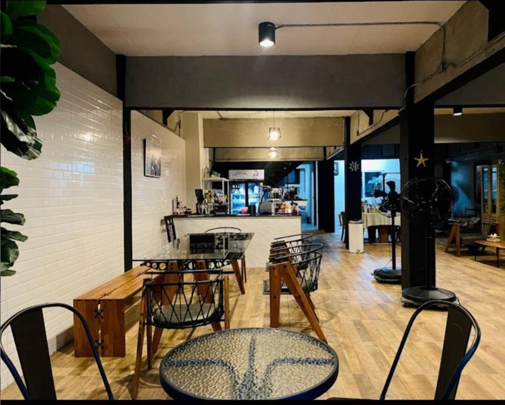 הואה הין Captain Joe Cafe & Hostel מראה חיצוני תמונה
